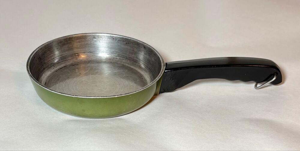Vintage Club Aluminum Avocado Green 6.5" Skillet Fry Pan Small Mid Century MCM